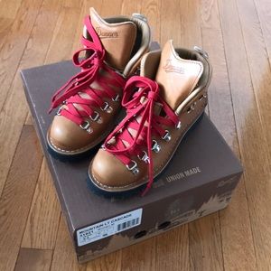 Danner Mountain Light Cascade
